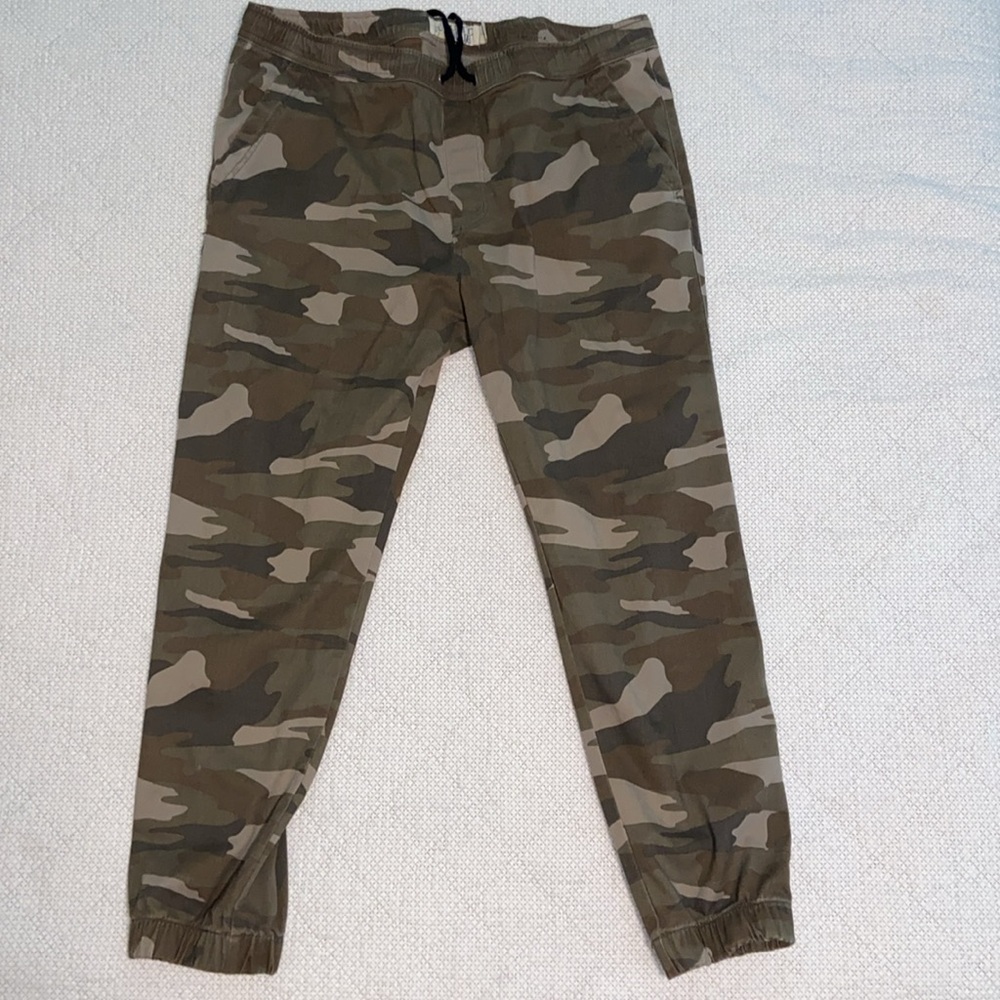 Camouflage Jogger Pants size large men or women